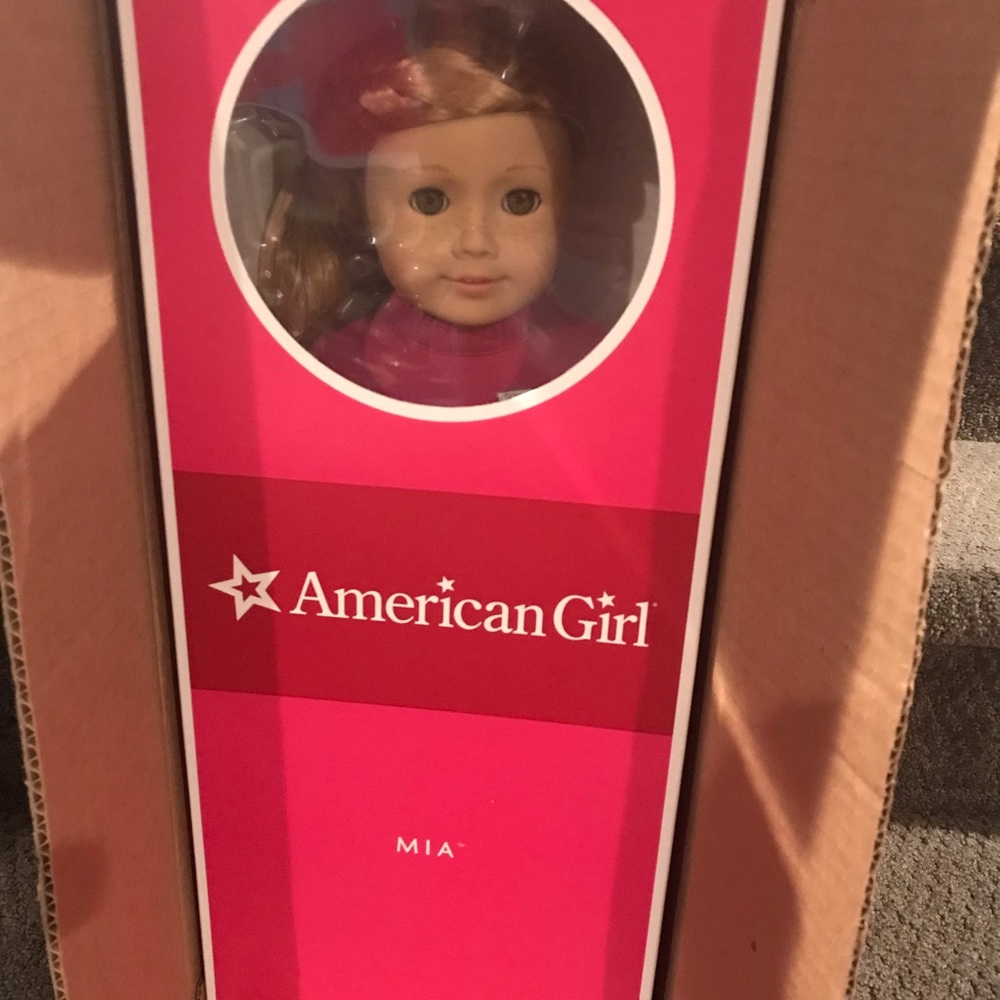 RETIRED IN 2008. Brand new in box American girl Mia